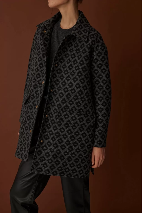 Oversized Black Jacket with Shirt Collar Pockets - Image 3