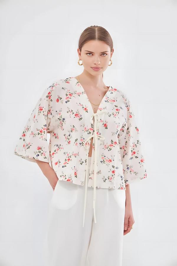 Floral Short Kimono with Tie Front - Image 3