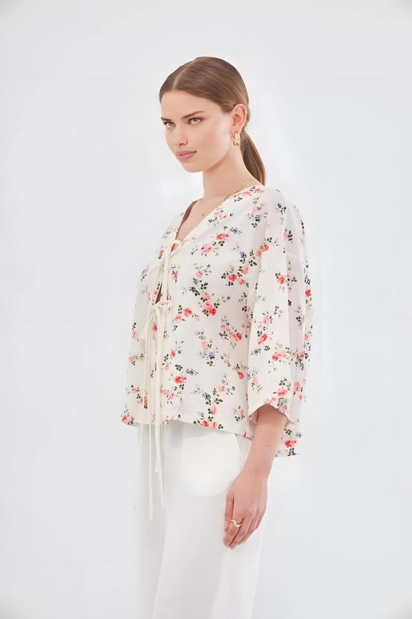 Floral Short Kimono with Tie Front - Image 4